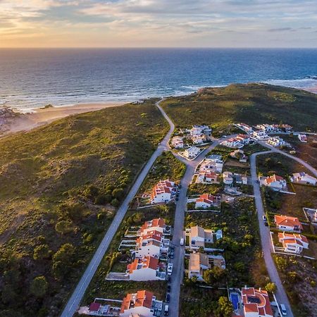Beach House Clerigo - 2 Unique Apartments Алжезур Екстер'єр фото